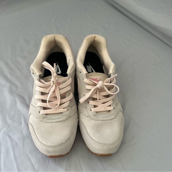 Nike MD Runner SE Guava Ice Gum W Size 10 - Picture 6 of 6